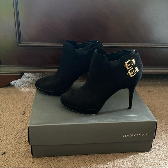 Vince Camuto boot heels size 6 - Picture 3 of 4